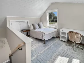 Long Sands Home - Room