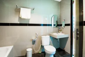 Collection O 3431 Hotel Alpha Bandara - Bathroom