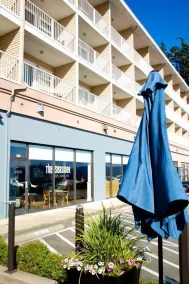 Beach Gardens Resort and Marina - Restaurant
