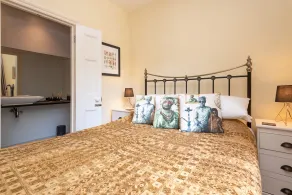 The Vicarage - Grand Country House, Walking Distance to Padstow and with Pub Across the Road - Værelse