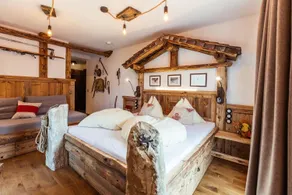 Pension Seighof - Geschichte zum Anfassen seit 1366 - regionales Frühstück & Halbpension - Skishuttle - Ski In - Bergpanorama - Room