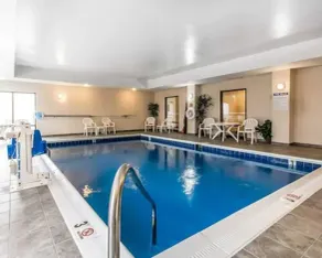 Comfort Suites South Point - Huntington - Piscine