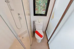 Elegant And Strategic 2Br Sky House Bsd Apartment - Bathroom
