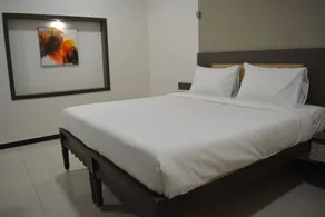 Hotel Sownthariyam - Room