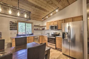 Game Room: Mountain Chalet 5 Mi to Donner Lake - Interiør
