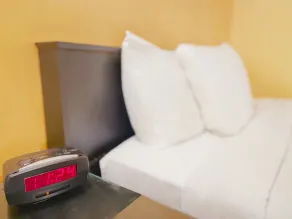 El Patio Inn - Near Universal Studios Hollywood - Room