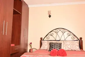 Sherry Homes - Heri - Rom