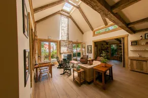The Squibb Houses - Lobby sitting area