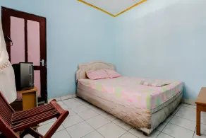 Losmen Parikesit - Habitación