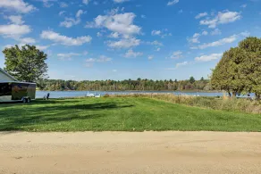 Todd Lake Home: Fish, Snowmobile & Golf! - Innvendig