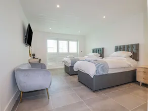 30 Cliff Edge - Quarto