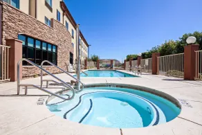Holiday Inn Express & Suites Clovis Fresno Area by IHG - Piscina