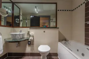 Crowne Plaza Dublin Airport by IHG - Bathroom