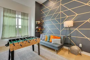Blissful Getaway Home with Hot Tub & Backyard Near Downtown - Interiör