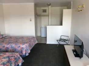 Embassy Motel - Room