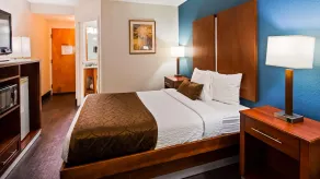 Grand Vista Richmond Airport Hotel - Room
