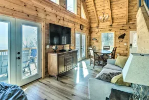 Peaceful Free Union Cabin w/ Deck & Mtn Views - Interiør
