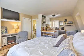 Lake Arrowhead Studio Near Hiking w/ Hot Tub - Interior