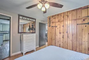 Eclectic Ladysmith Hideaway: Hike & Hunt! - Innenbereich
