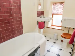 Foxglove - Bathroom