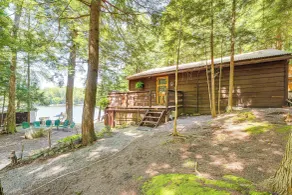 Inlet Lakefront Home: Private Dock & Beach Access! - Interiör