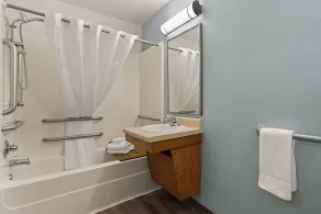 WoodSpring Suites Macon West I-475 - Badezimmer
