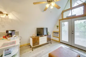 Cozy Cabin w/ Fire Pit: Walk to Lake Taneycomo! - Interiør