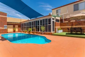 Quality Inn Railway Motel - Piscina