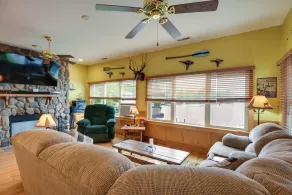 Scenic Little Ossipee Lake Retreat w/ Grill! - Interiör