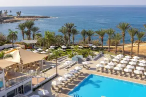 Queens Bay Hotel - Pool