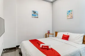RedDoorz Plus near Taman Ismail Marzuki - Værelse