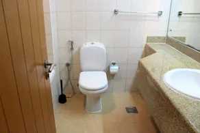 KSLV - Furnished Studio - Bathroom