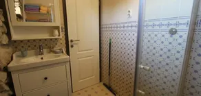 Villa con barbacoa, jardín y piscina | Vistas a la piscina - Baño
