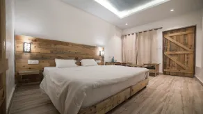 Hill Top Swiss Cottage - Room