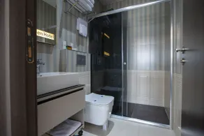 THE GREEN HOTEL - Bathroom
