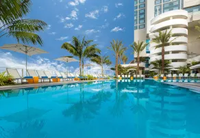 Hilton San Diego Bayfront - Piscine
