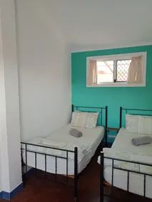 Ozzie Pozzie Backpackers - Room