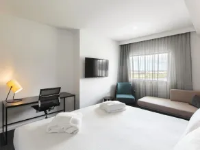 Mercure Sunshine Coast Kawana Waters - Room