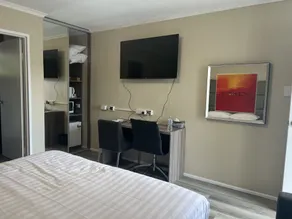 S1 Motel - Essbereich im Zimmer