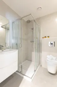 Castle Varagh Hotel & Bar - Baño