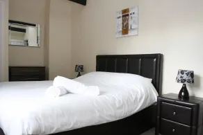 Letting Serviced Apartments - Guards View, Windsor - Rom