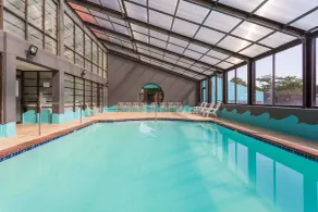 Howard Johnson by Wyndham Williamsburg - Piscine