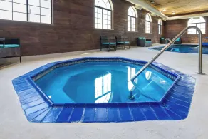 Days Inn by Wyndham Iron Mountain - Pool