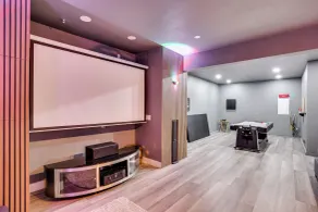 3 Mi to Disneyland: Home w/ Hot Tub + Game Room - Intérieur