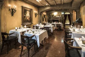 Central Plaza - Restaurant