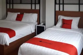 RedDoorz Plus @ Doorman Guest House - Værelse