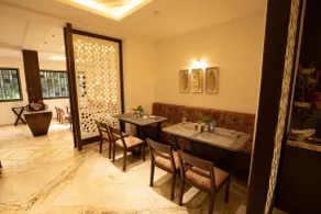 Tripli Hotels Shourya Residency - Restaurante