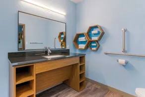 HomeTowne Studios by Red Roof Tampa - Airport - Salle de bain