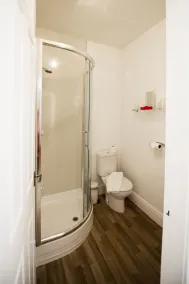 St. Raphael Guest House - Baño