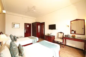The Lindsay - Room